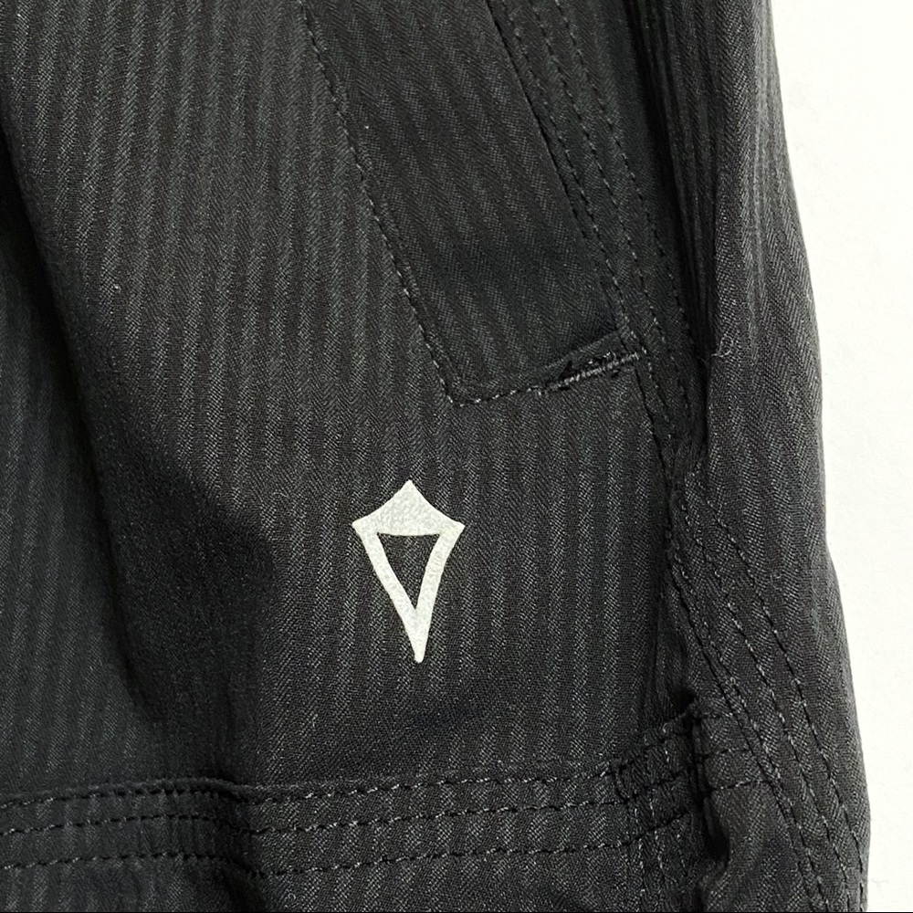 Ivivva Lululemon kids black live to move crop cropped drawstring jogger pants - Picture 8 of 11
